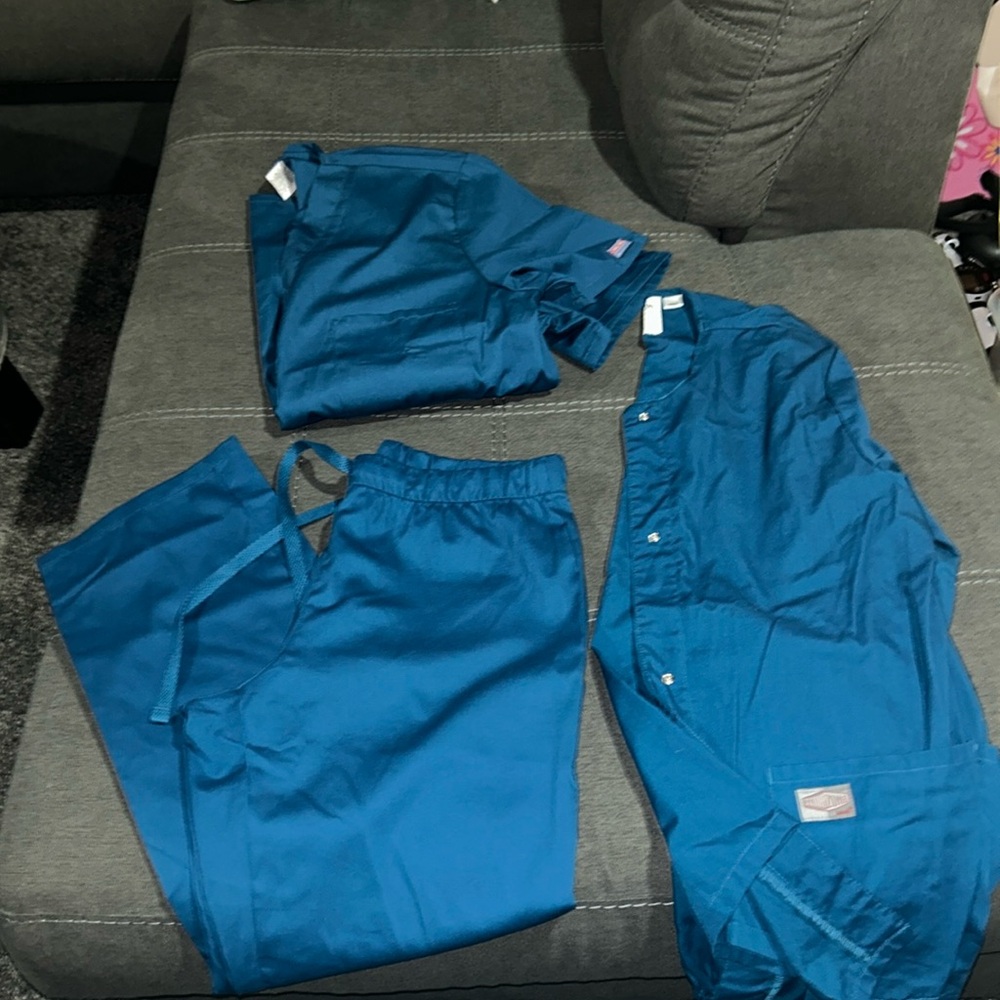 Scrub set